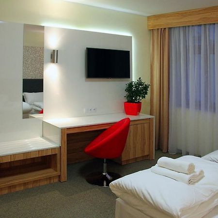 Hotel Przy Baszcie Legnica Exterior foto