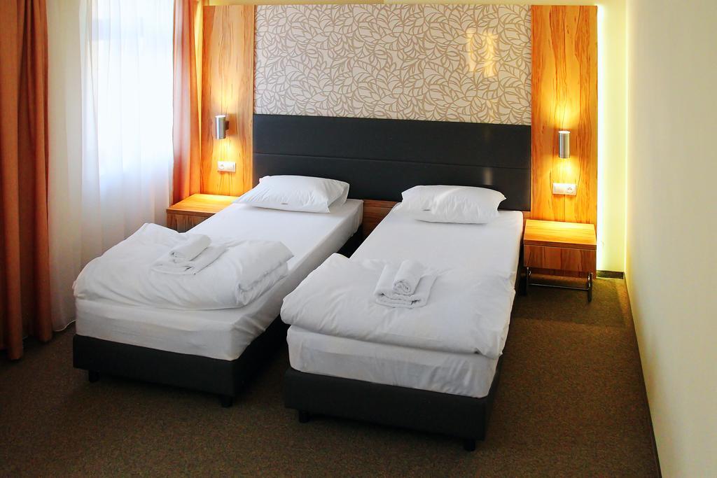 Hotel Przy Baszcie Legnica Zimmer foto