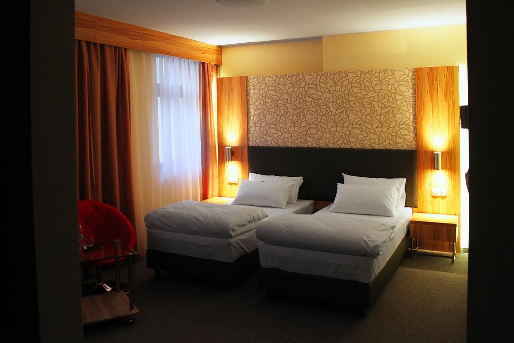 Hotel Przy Baszcie Legnica Zimmer foto