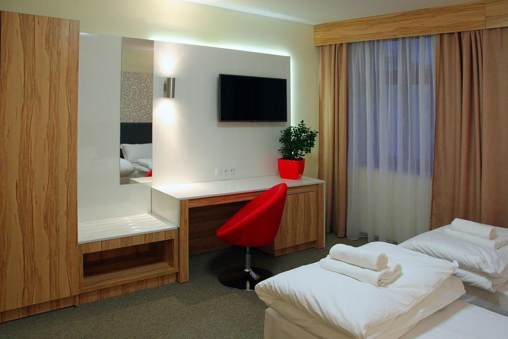 Hotel Przy Baszcie Legnica Exterior foto